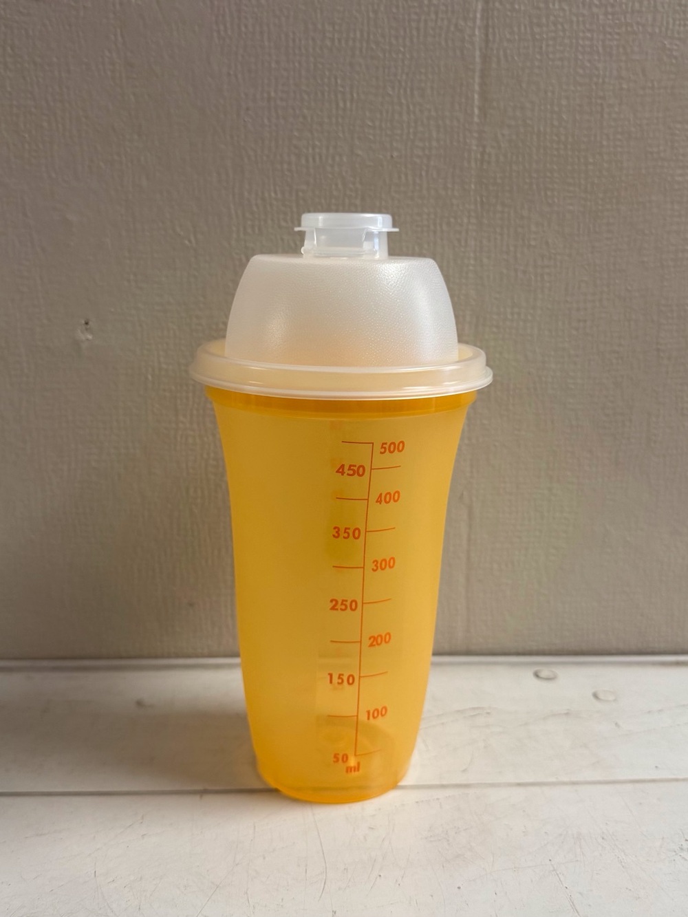 Tupperware Classic Quick Shake Container(2-cup/500mL) - Picture 2 of 5